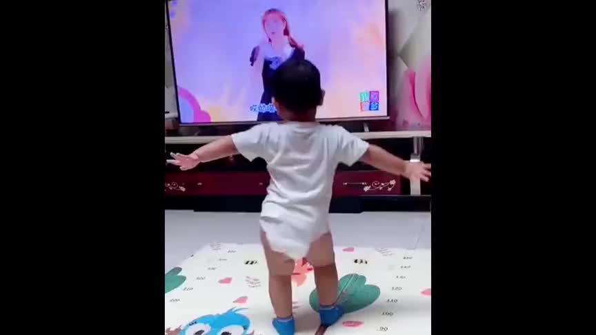 穿裙子的干不过穿尿不湿的,眼前这一幕,我也只能甘拜下风了!