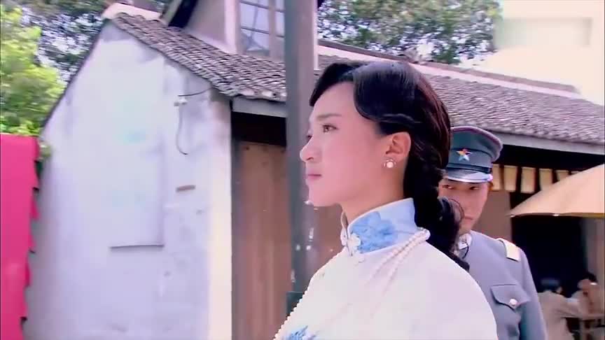 烽火佳人:黎雪梅送了一箱东西给佟毓婉,却不进婉居见她