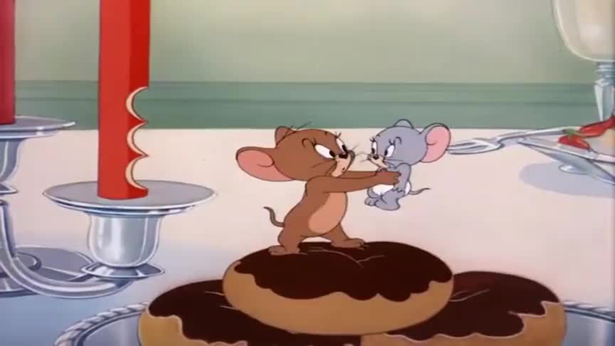 杰瑞被蜡烛压到甜甜圈里,变成奶油鼠了!