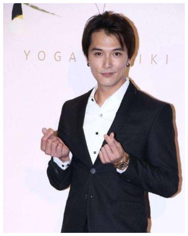 邱泽当时剧中的男主,他饰演的项天骐是一个霸道总裁,后面失忆被女主