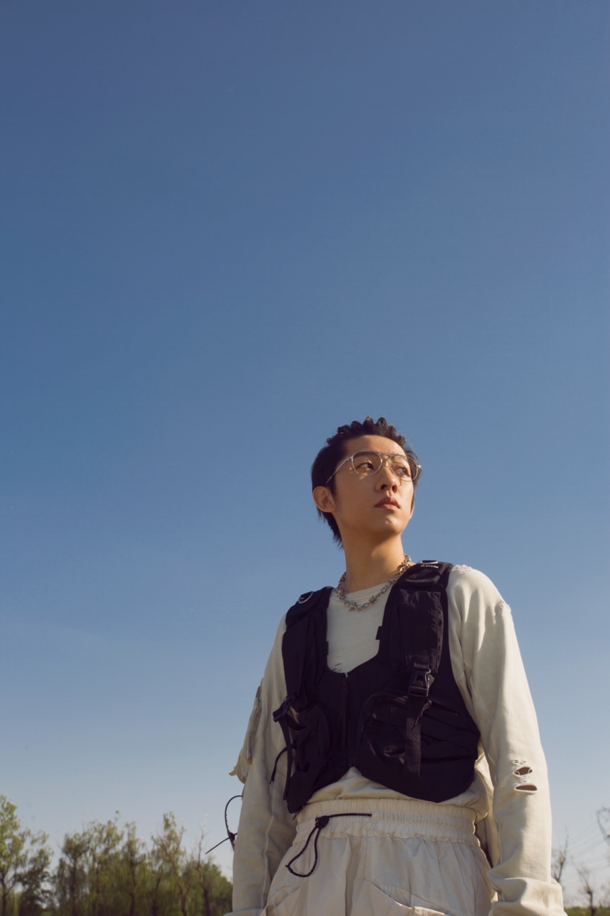 于万分缜密秩序中寻求灵光一闪 饭卡全新专辑《10001》今日上线