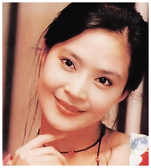 55岁婉君俞小凡近照老公高大帅气儿女没有遗传父母的好基因