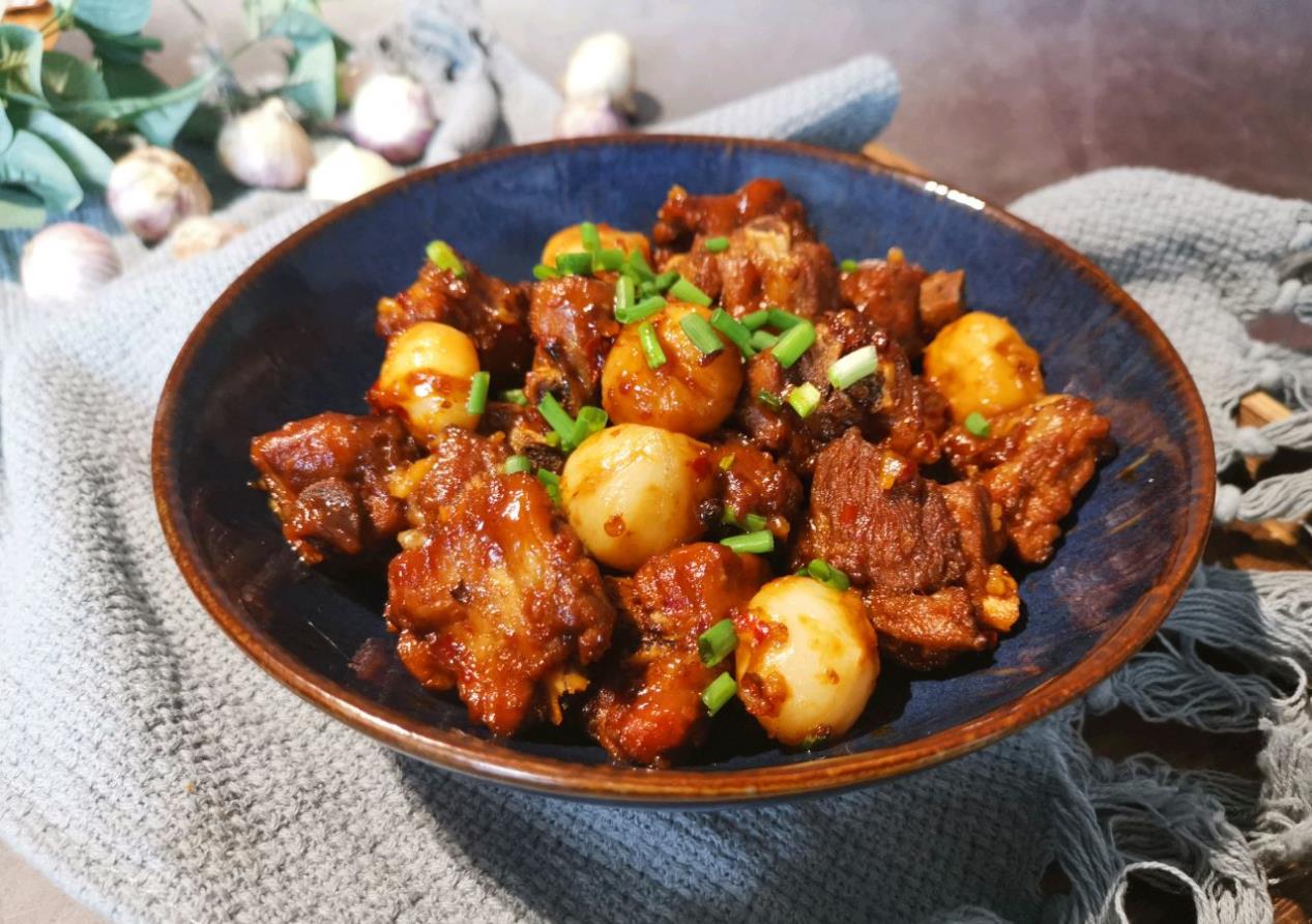 自制蒜酱排骨,软糯鲜香的滋味,吃一口就停不下来