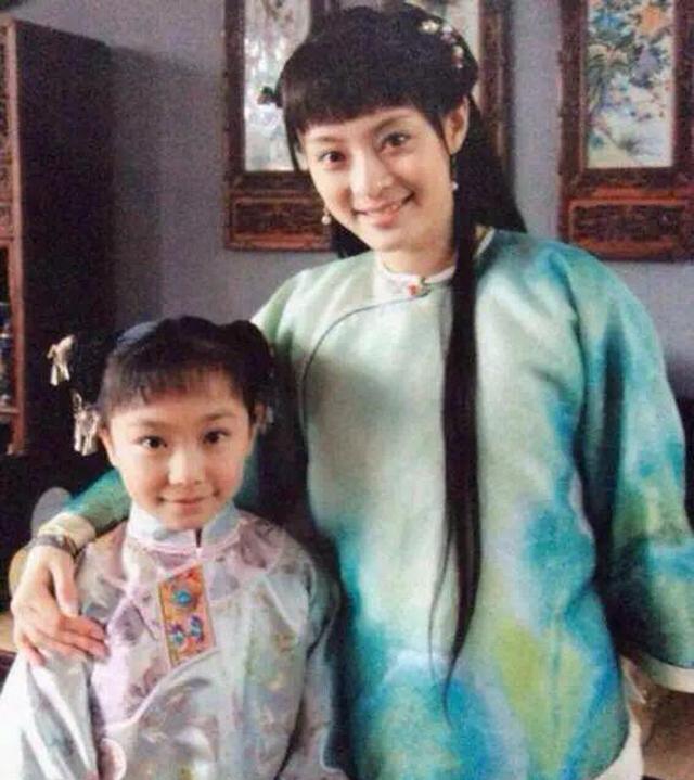 《甄嬛传》中玉娆小时候竟是孙俪的亲妹妹?难怪长得那么像