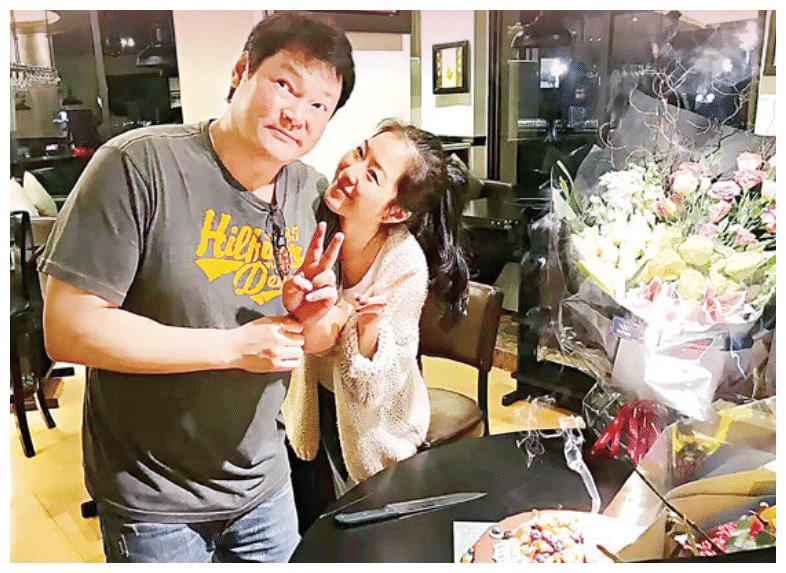 尹扬明珠海探望周文健对方定居内地娶小18岁娇妻过半退休生活