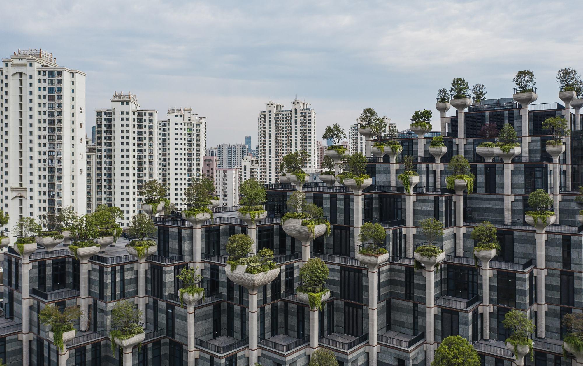 上海一奇葩建筑,高低错落上面种植千棵树木,被称魔都空中花园_高清