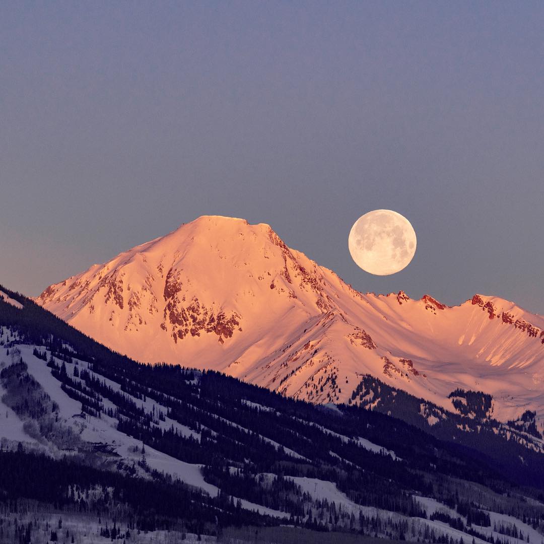 夜色唯美,来美国阿斯本赏迷人圆月|阿斯本|圆月|雪堆_新浪新闻