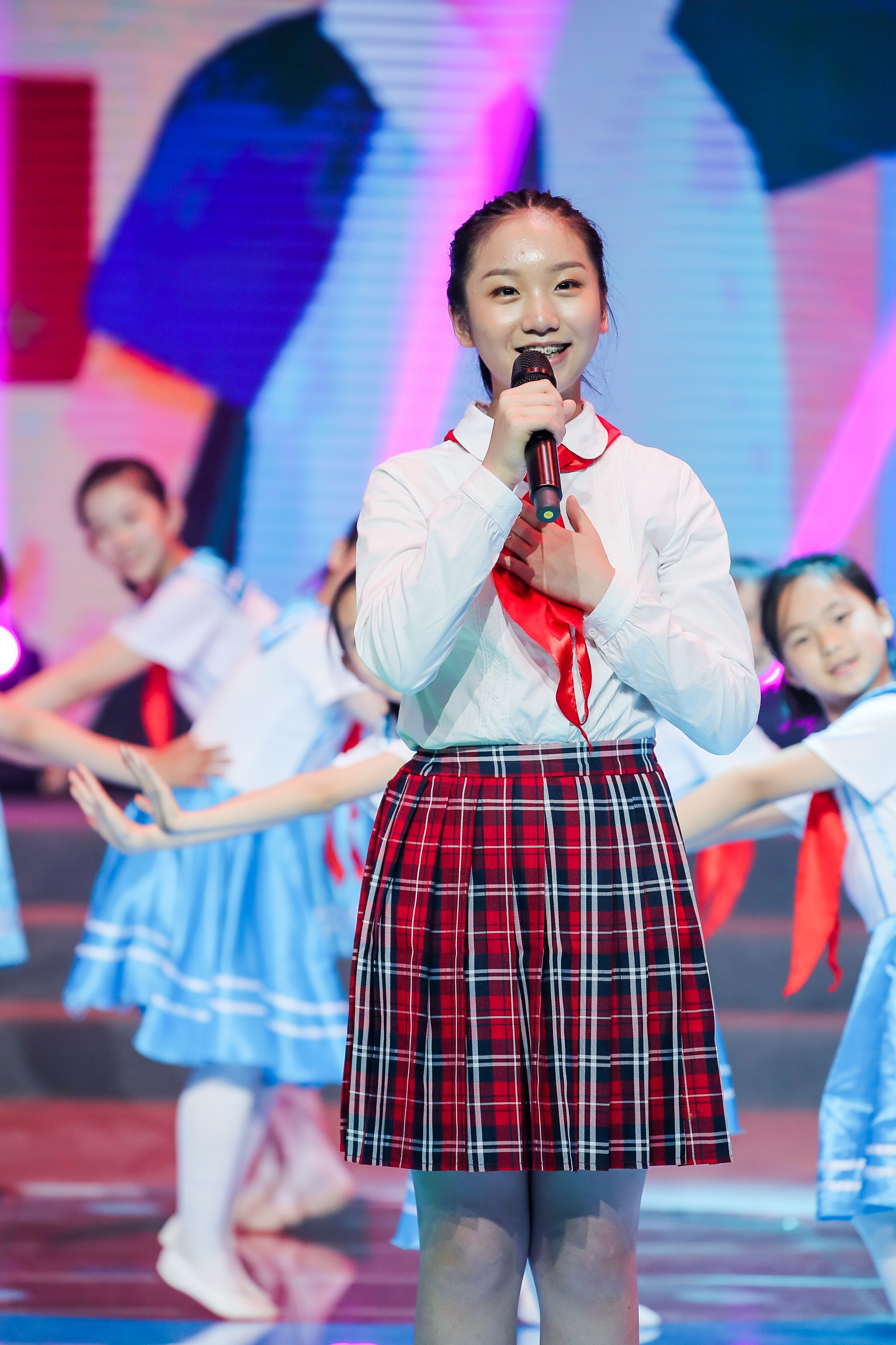 刘婉怡受邀参加教育电视台"六一"节目《花儿朵朵心向党》