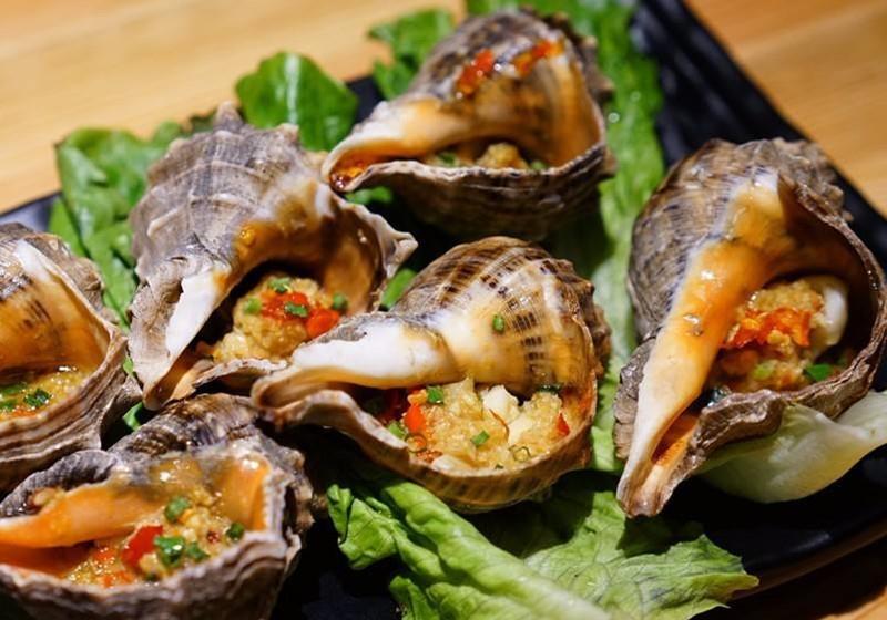 解锁海螺新吃法炭烧海螺吃安逸蒜蓉酱香又好吃入味