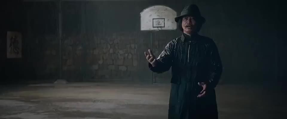 道士下山:元华和陈国坤雨中切磋,出手狠毒