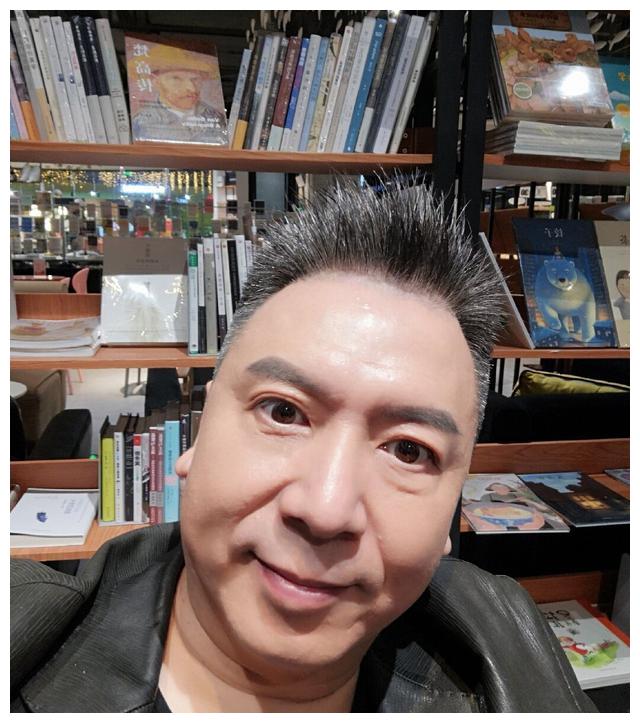 搏击主持人郑环宇怒批韩红后深感欣慰:我已成长为一名家庭厨师