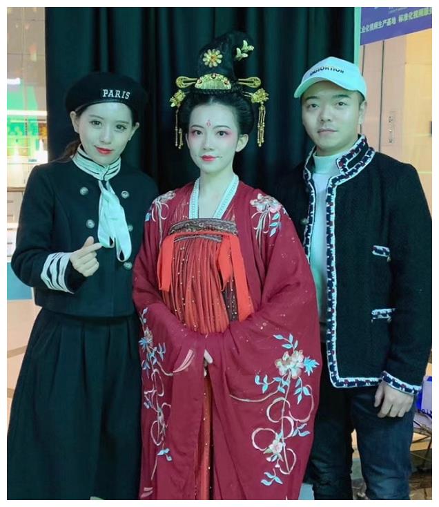 不倒翁"皮卡晨"终于换装了,当她换上红色汉服,犹如