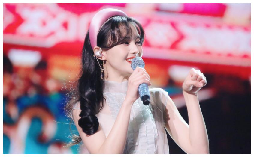 追光吧哥哥中郑爽个性腔调直率性格引起全场围观