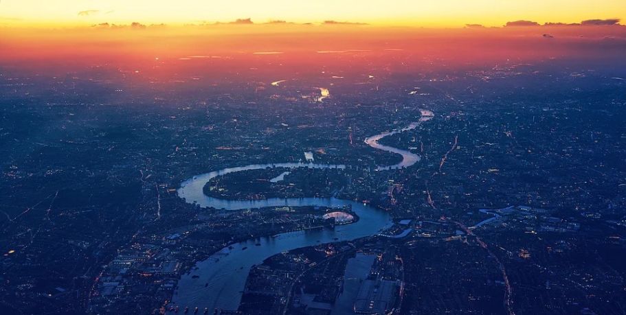 恢弘大气的ppt背景图片合集