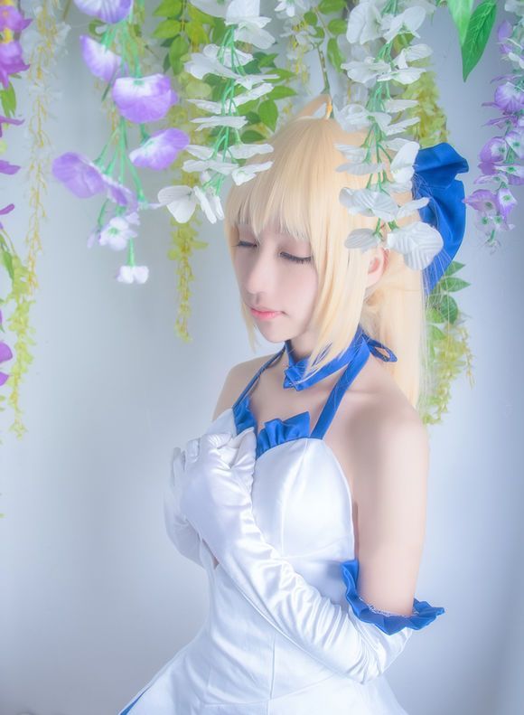 「白丝福利」saber礼服装cosplay__财经头条