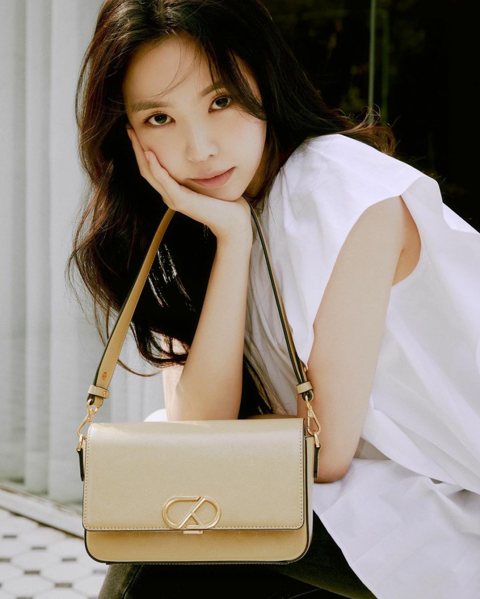 韩国女团apink成员孙娜恩最新代言宣传照曝光