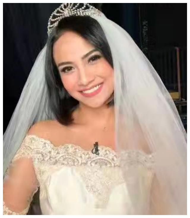 28岁歌手突遇车祸，车速190迈甩出去当场死亡，三口仅剩儿子活着休闲区蓝鸢梦想 - Www.slyday.coM