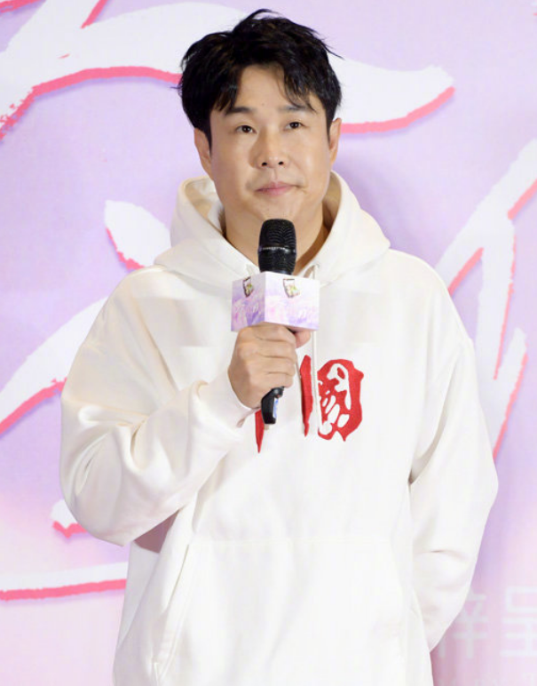 39岁小沈阳近照曝光!皮肤比女生还白嫩,镜头怼脸上不见一根细纹