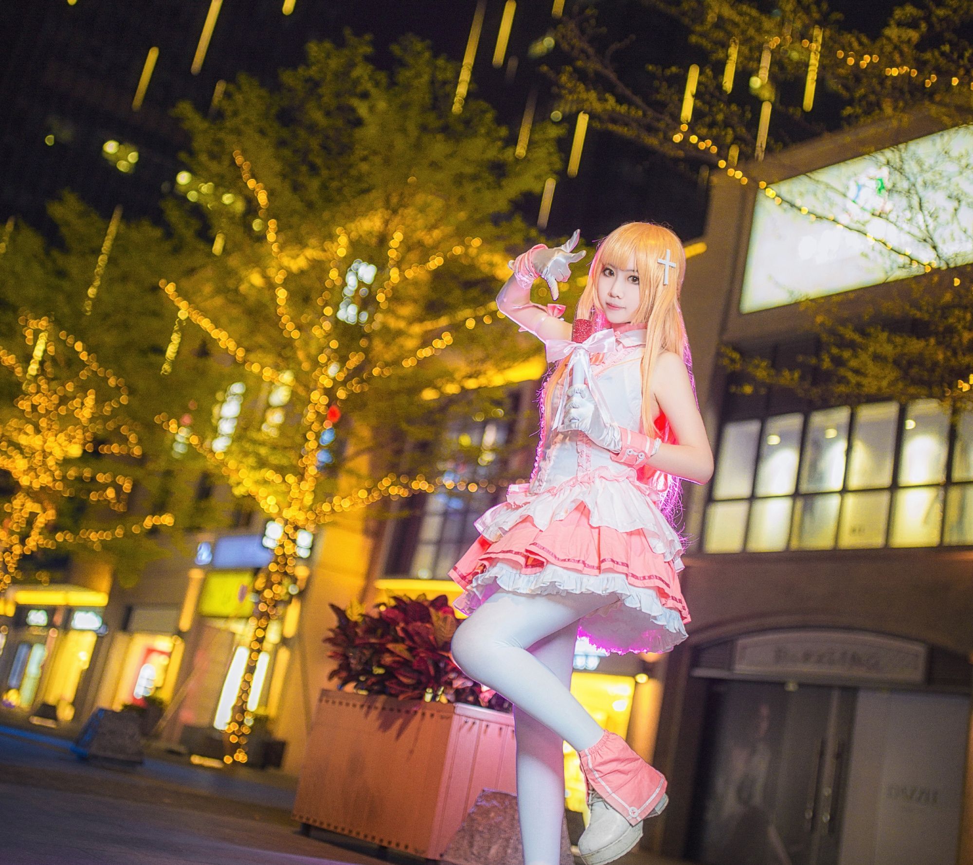 cosplay:四位coser的“白丝”公主裙装扮的歌姬亚丝娜，我都想要
