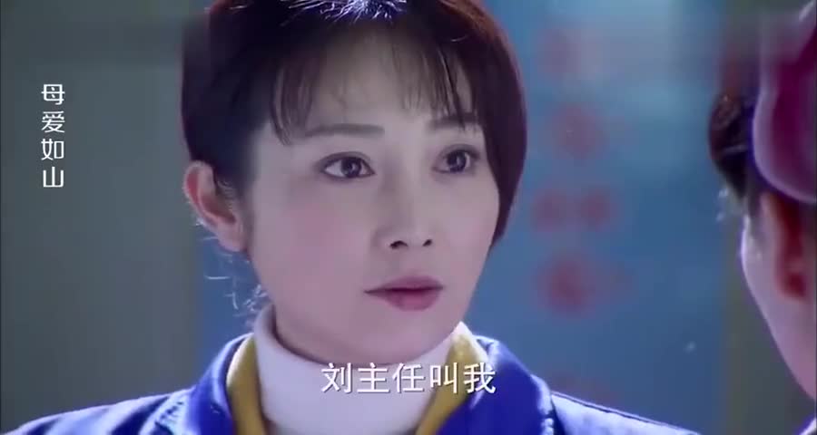 黑心主任要辞退大姐，下一秒女儿一句话，大姐立马走人！