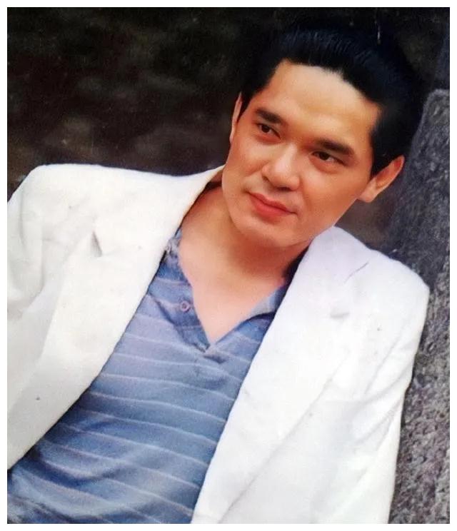 硬汉申军谊:与原配离婚被女儿恨了15年,同居8年的女友转嫁好友