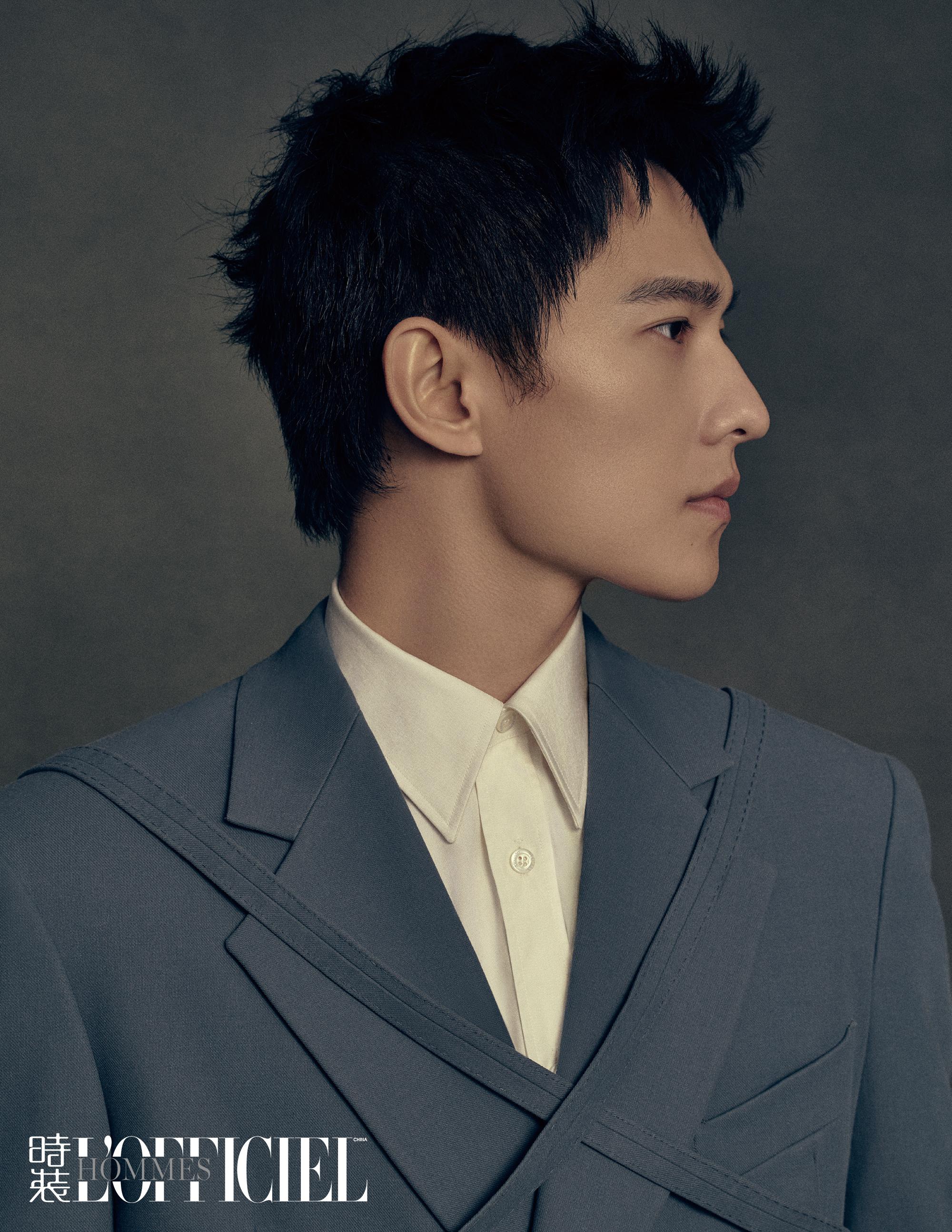 杨洋登时装男士封面质感大片呈现从容感染力