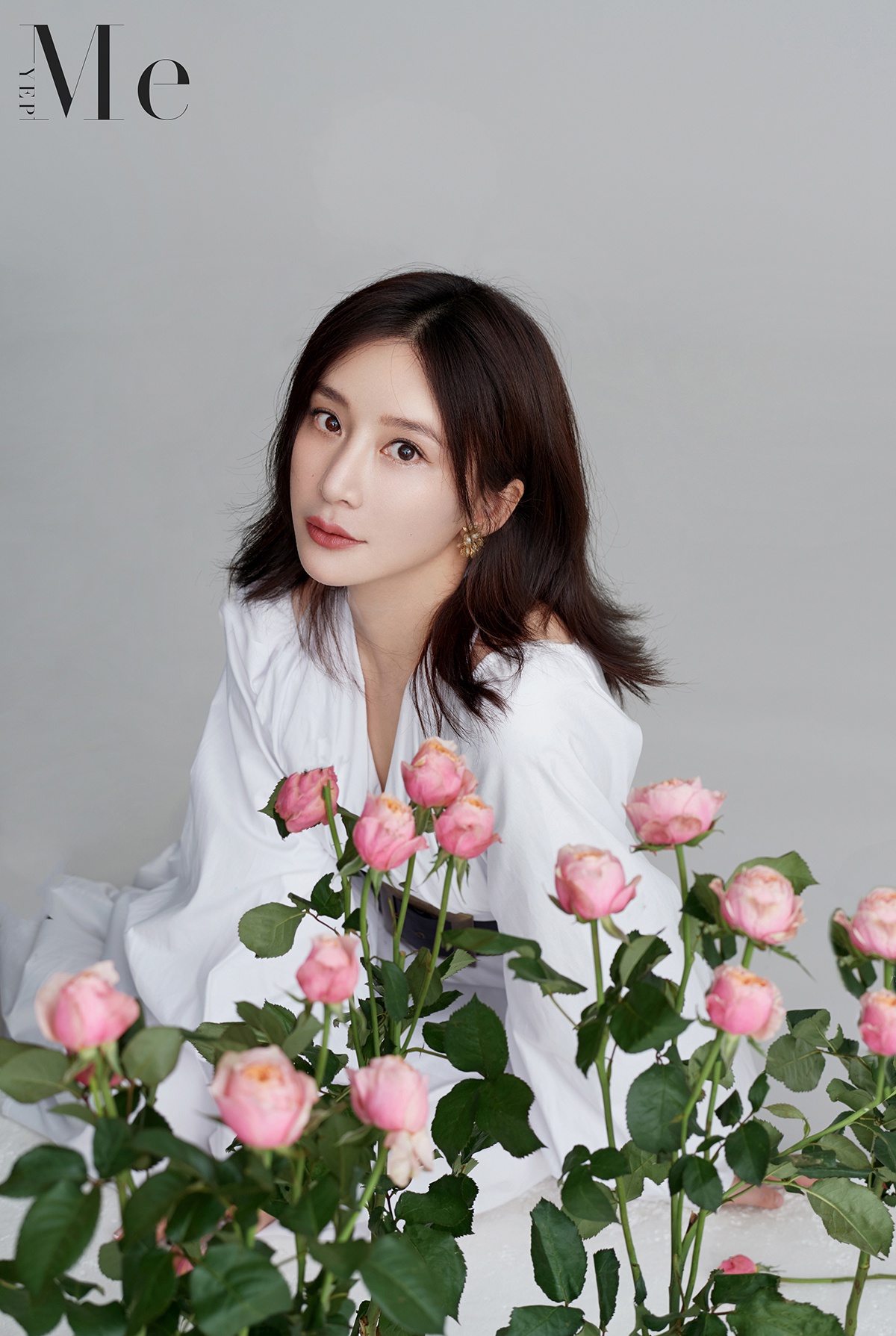 熊乃槿最新时尚大片曝光 鲜花簇拥诠释浪漫清新风