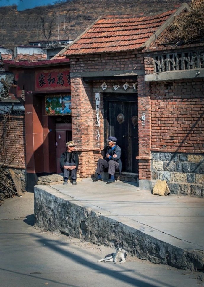 梦回总是在午夜,故乡记忆心中藏