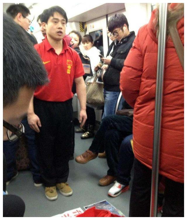 体操冠军张尚武近况出狱6个月身材已发福积极做公益弥补过错