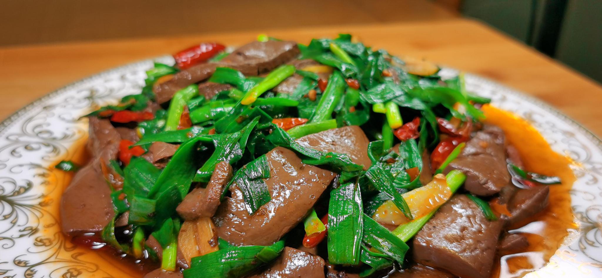 韭菜和鸭血堪称绝配,这样做吃一次就念念不忘,上桌一会儿就光盘