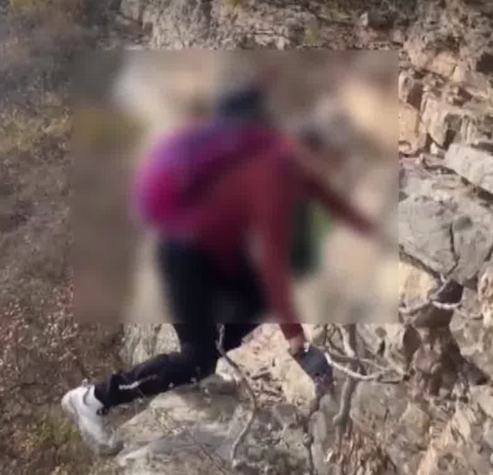 男子登山私自离队后坠崖身亡,家属索赔30万,法院:男子承担主责 男子登山私自离队后坠崖身亡,家属索赔30万,法院:男子承担主责