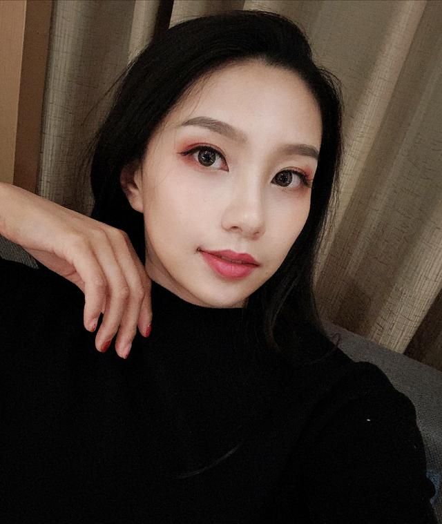 ufc中国举牌宝贝95后甜美系小姐姐王晶晶