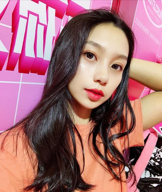 ufc中国举牌宝贝95后甜美系小姐姐王晶晶