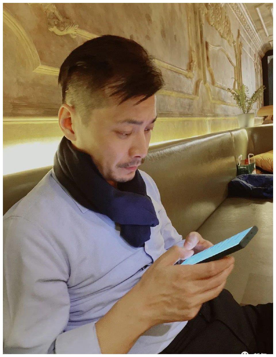 20岁歌手出道30岁嫁保利老总被称为大号周冬雨的她竟然嘴歪