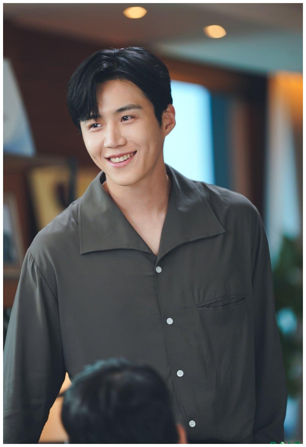 没想到我们金宣虎欧巴这么夯,感觉过不了多久就能在