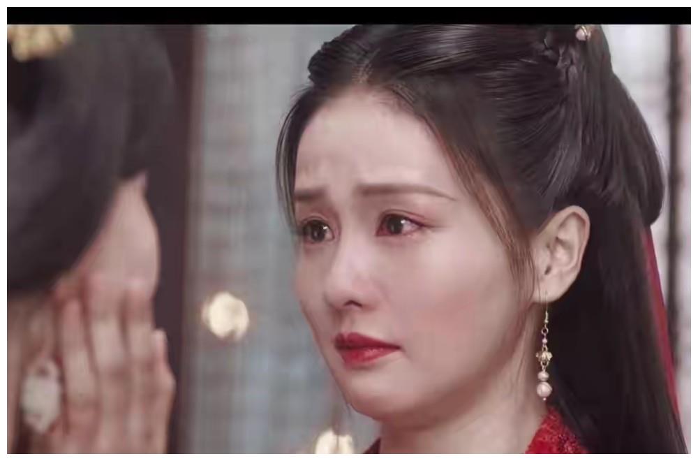 据剧情变化来哭的。而白鹿在《周生如故》中的几场哭戏，都是不一样的。