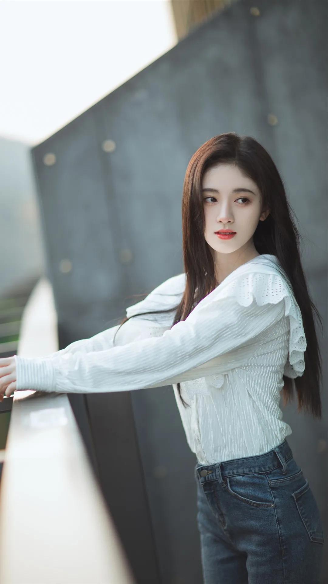 女演员鞠婧t清新甜美楚楚动人