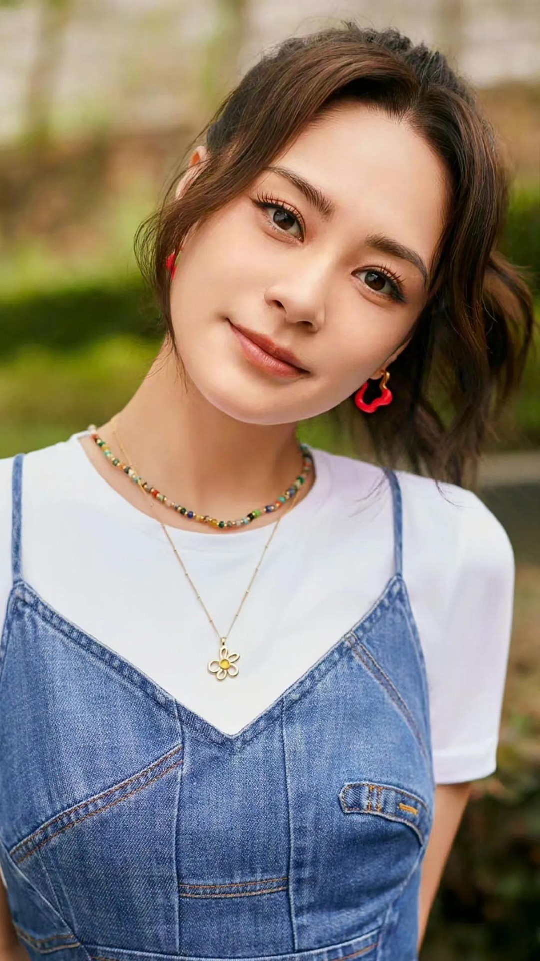 天然美女钟欣潼，气质优雅，妩媚动人