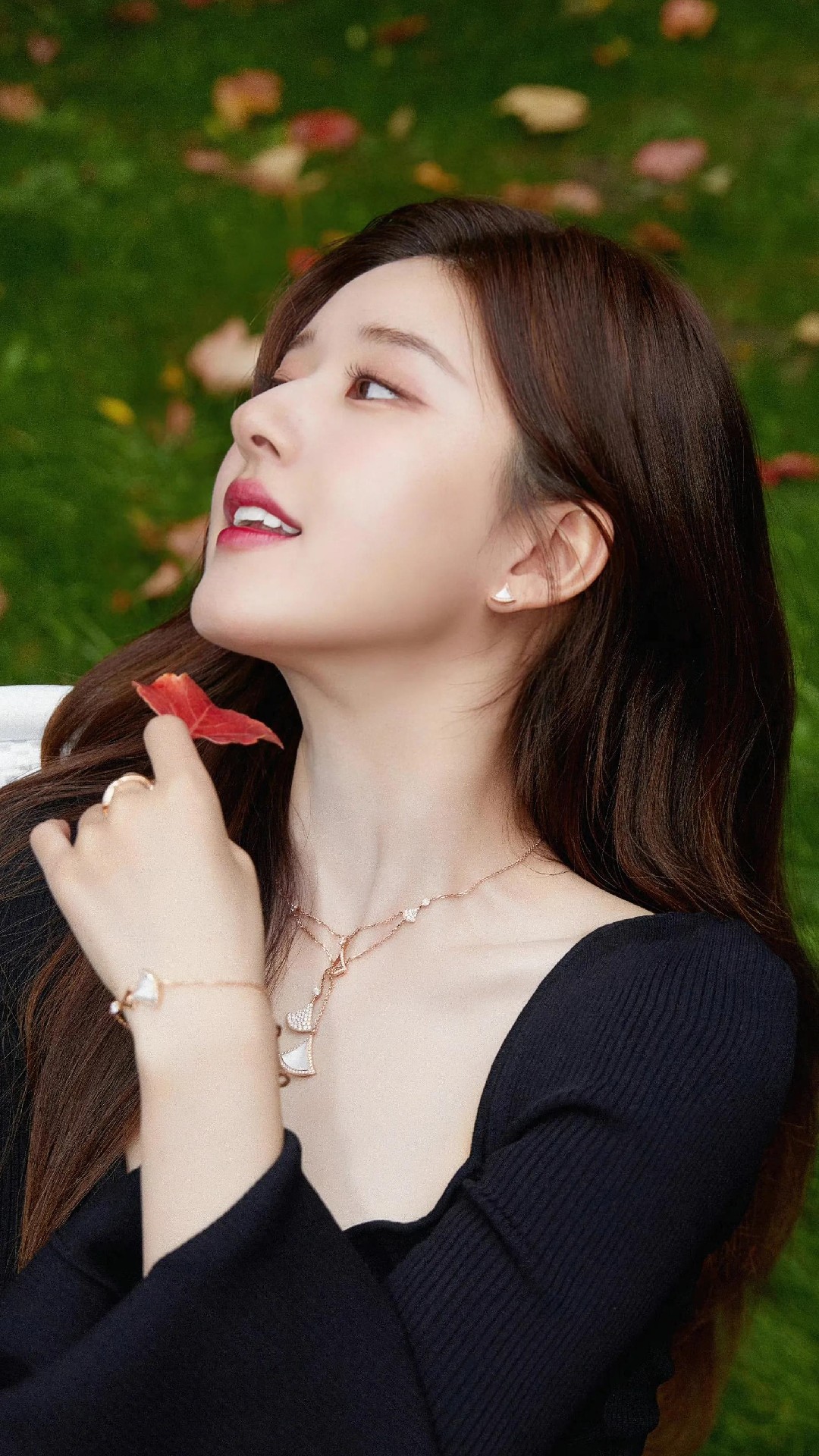 赵露思时尚穿搭:黑色针织裙性感妩媚1