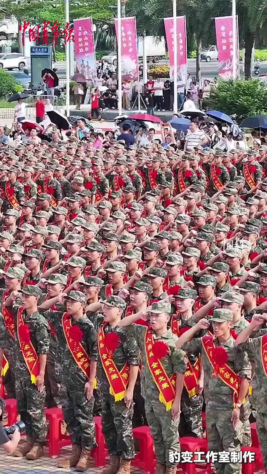 壮志凌云！各地热血青年奔赴军营，家乡父老热烈欢送！
