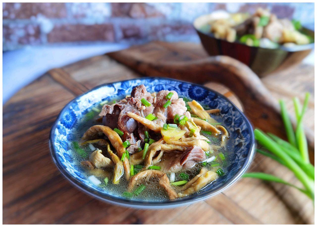 夏日消暑,非它莫属#大骨笋干汤