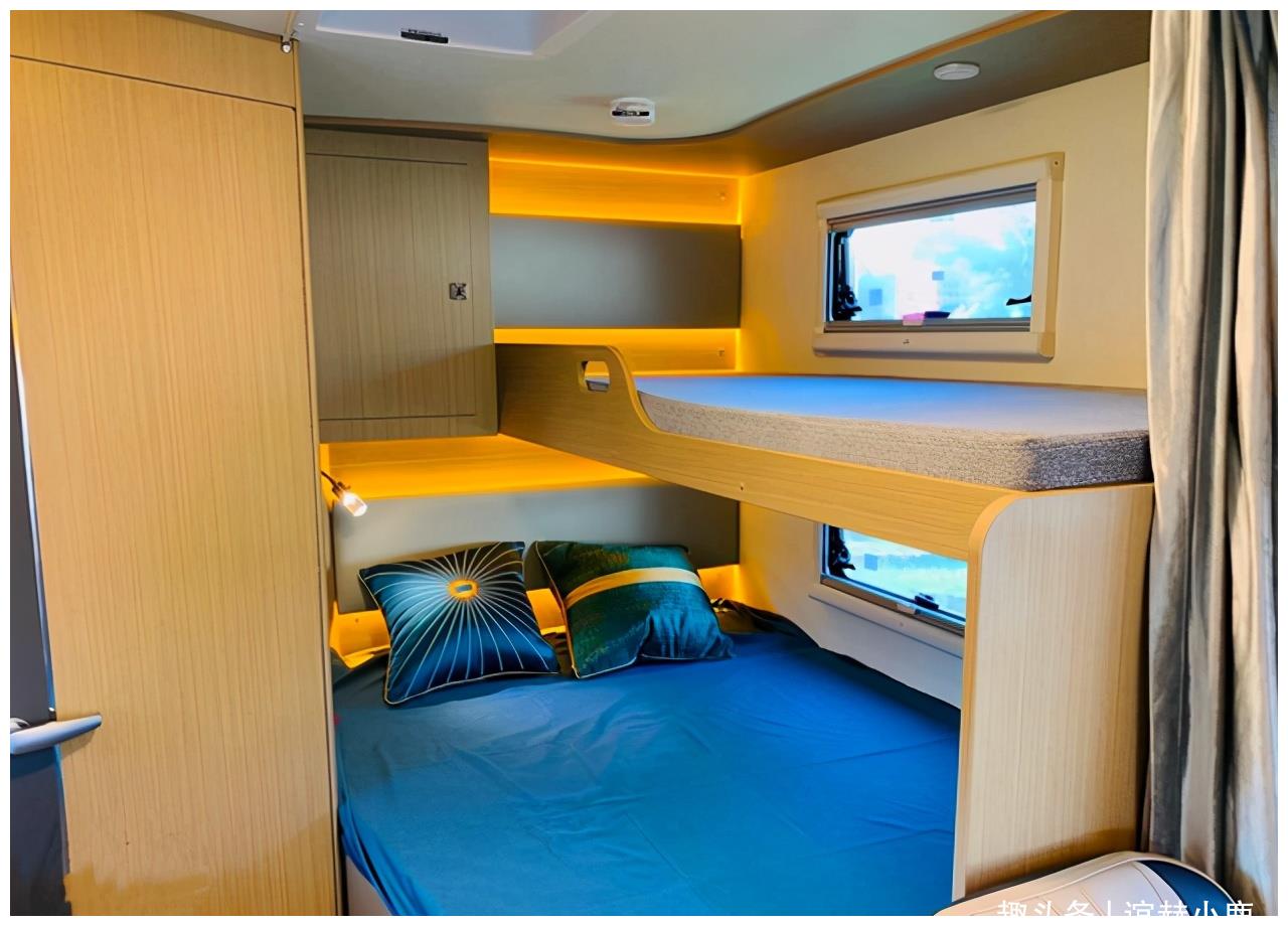 2020款瑞弗v800e,依维柯房车,大额头后纵子母床设计