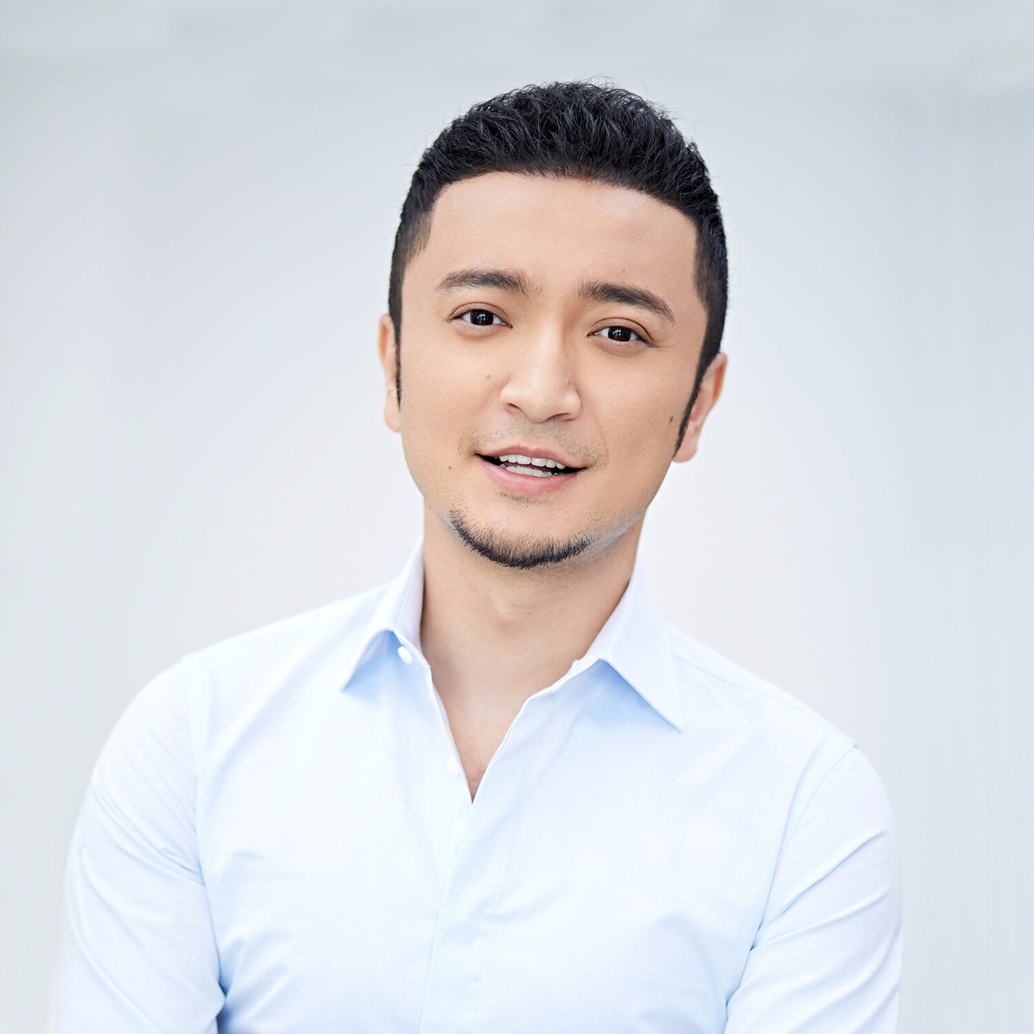 央视春晚一哥尼格买提妻子漂亮有才华不生孩子享受二人世界