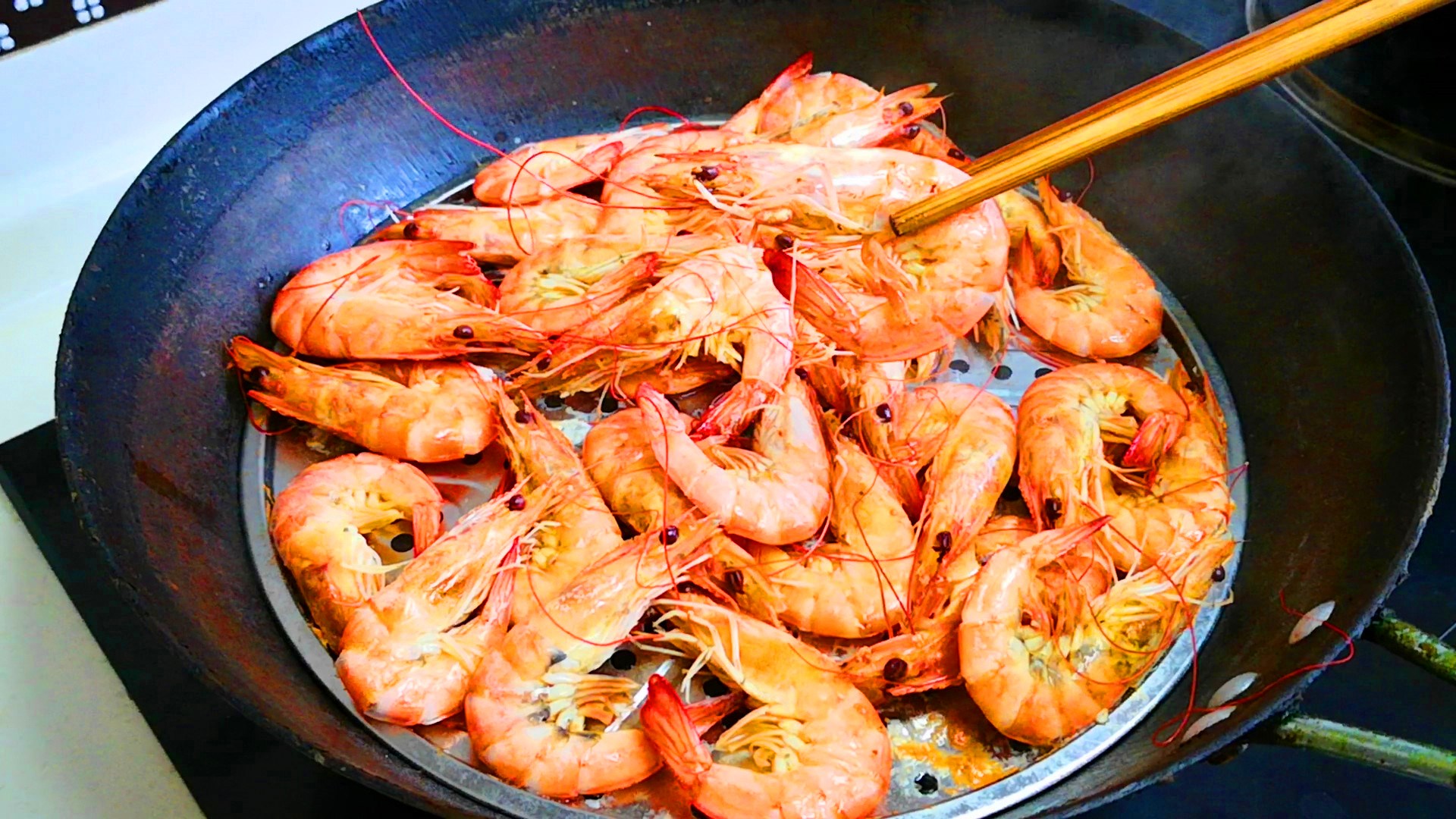 虾头部分是"屎"还是"黄"?老渔民告诉你正确答案,别再吃错了