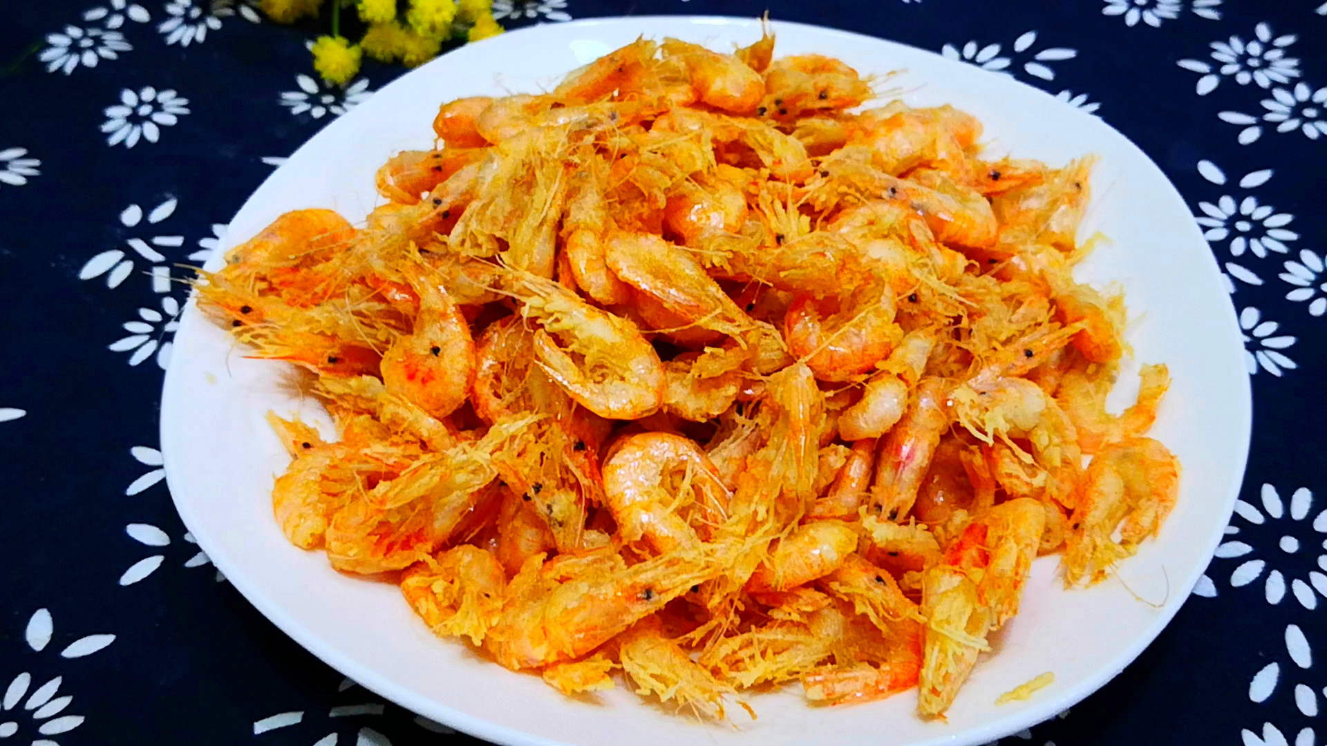 炸小河虾时,最好别直接下锅炸,多加2步,出锅又香又酥还没腥味_高清