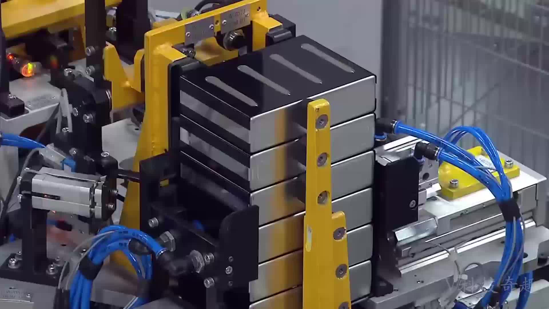 实拍宝马电动车装配过程制造工艺严谨真是长见识了