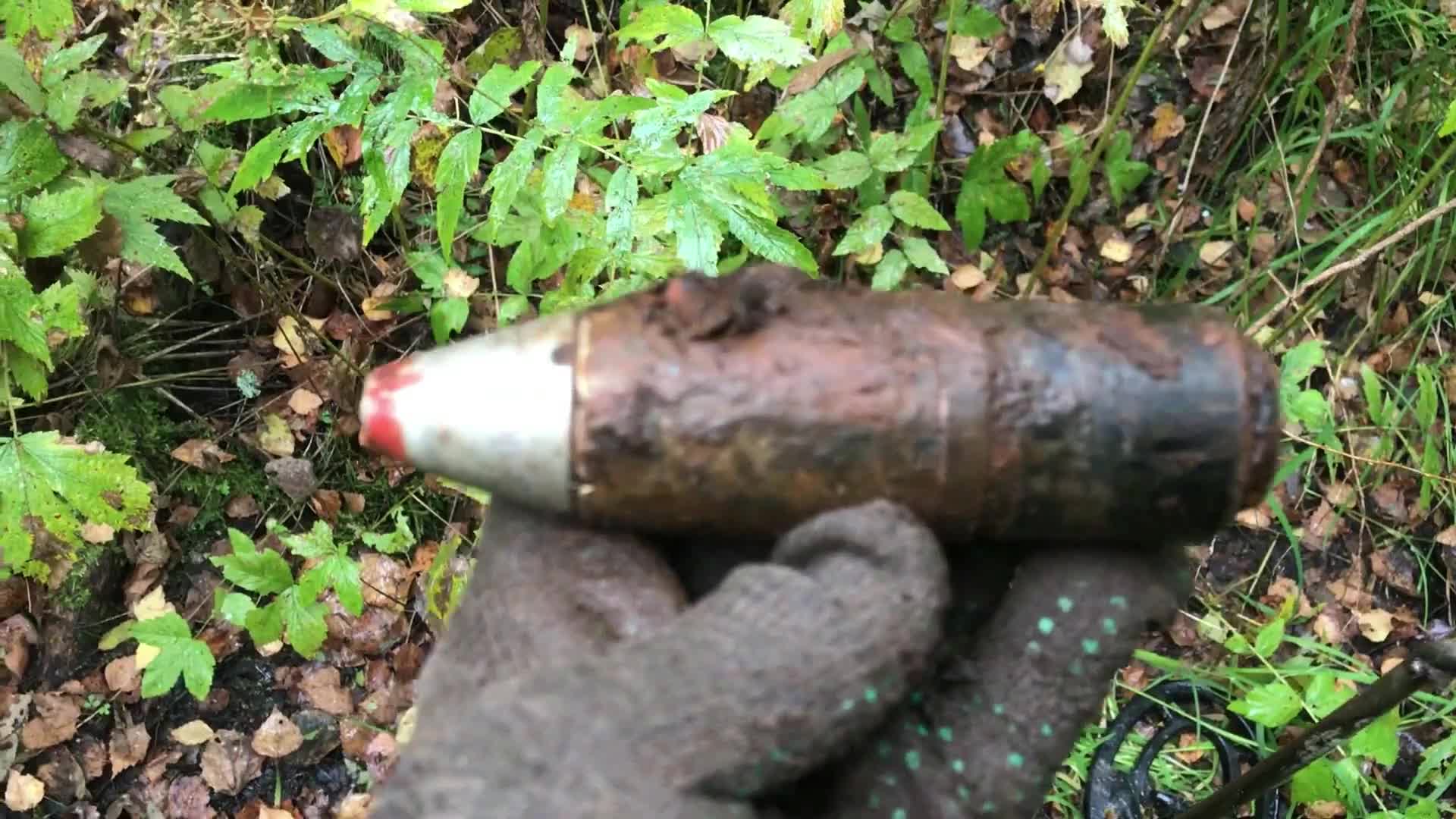 探索二战遗迹这是找到了"榴弹"?红色弹头代表的是燃烧弹?