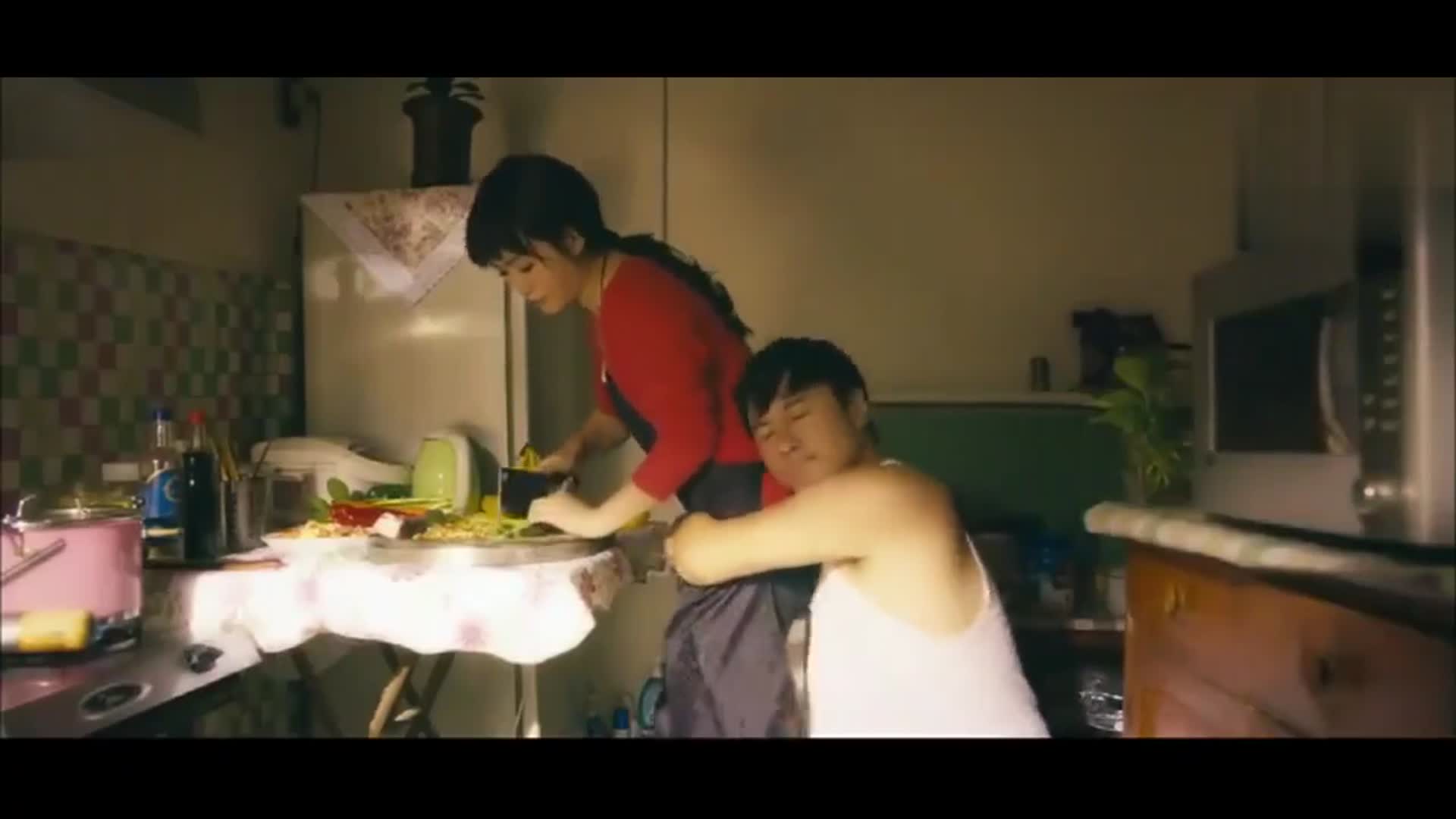 夏洛紧黏着马冬梅,彻底变成了连体人,直接笑喷了!