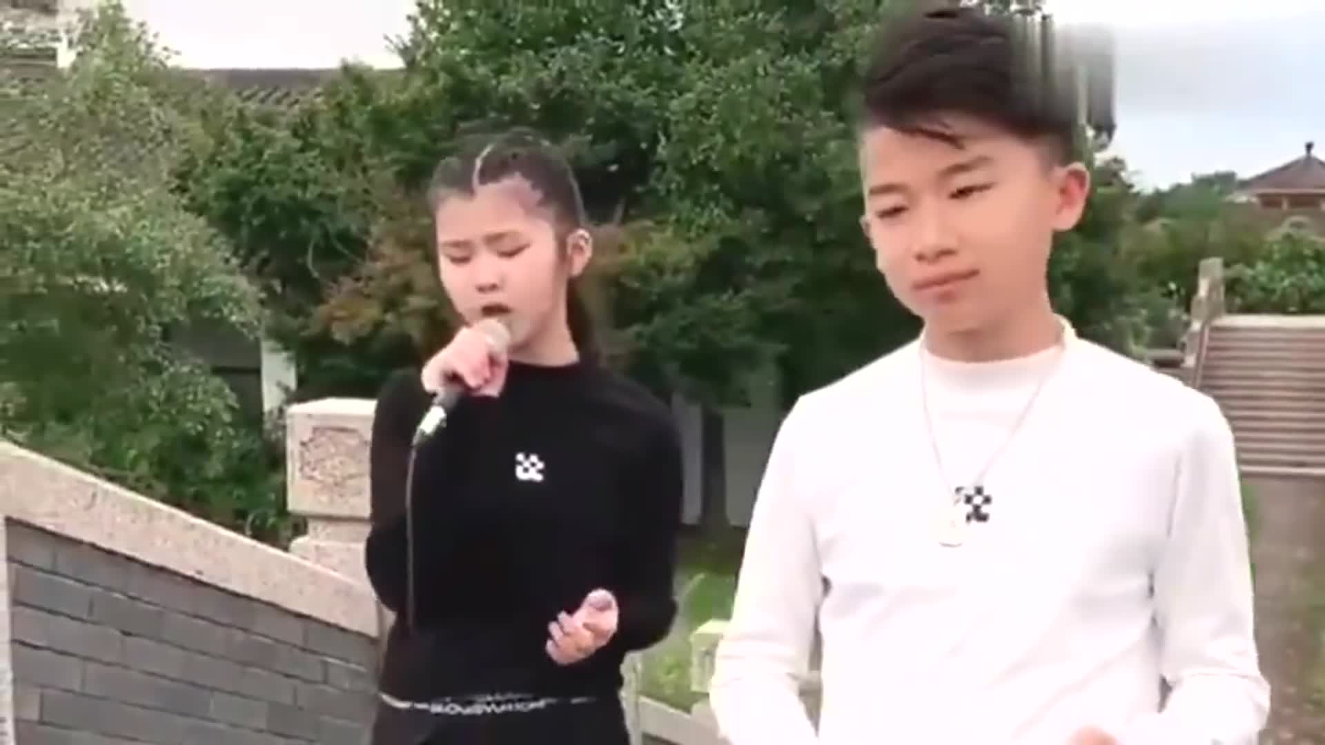 鼓手小天一和雨儿合唱一首你莫走歌声优美动听好听极了