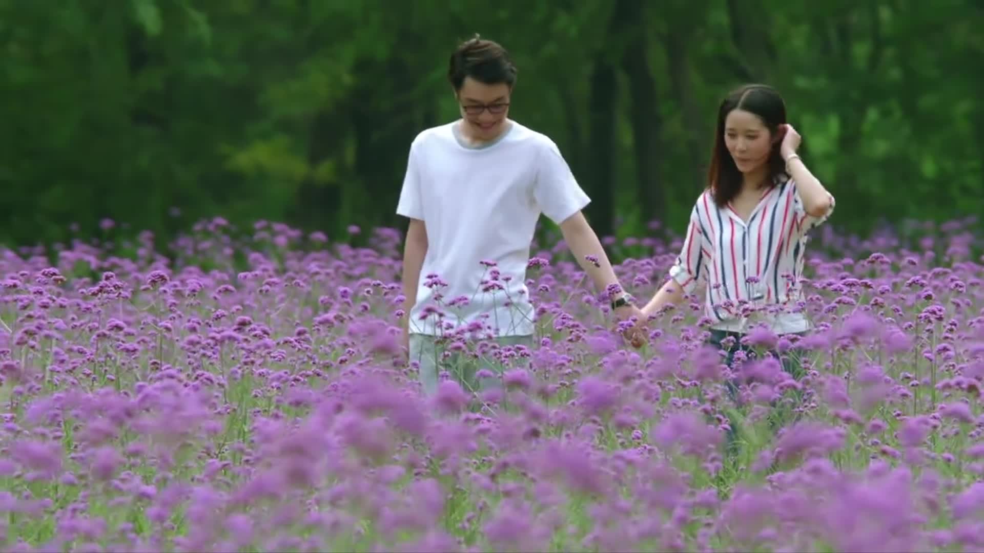平凡岁月:三宝和王蔷首次牵手,两人觉得都很羞涩